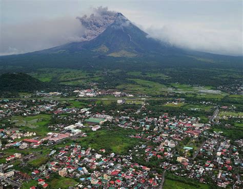 Mayon Volcano forces evacuation of nearly 40,000 people - Temblor.net