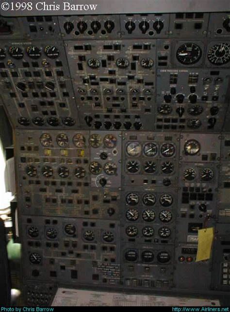 Lockheed L-1011-385-1-15 TriStar 200 aircraft picture | Lockheed, Tristar, Cockpit