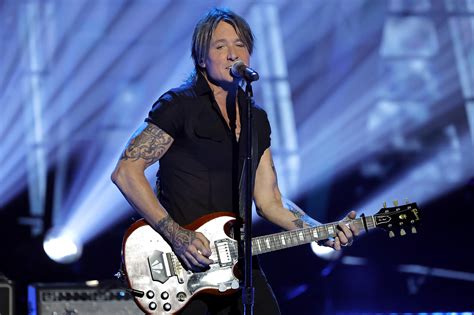 Keith Urban Rocks Out With 'Brown Eyes Baby' at the 2023 CMTs