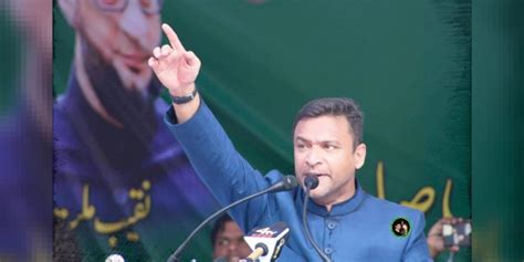 Akbaruddin Owaisi addresses an election rally at Edi Bazar.