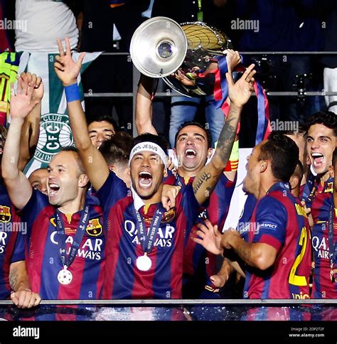 Barcelona players lift the UEFA Champions League Trophy on the Balcony ...