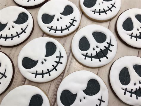 Pin by cecilia cuellar on Halloween cookies & sweets | Fall decorated ...