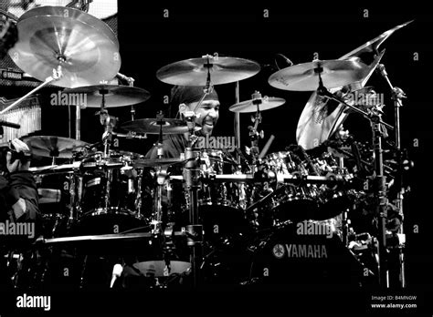 Dave Matthews Band drummer Carter Beauford during a show in Buenos ...