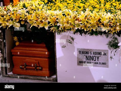 Cory Aquino Inside Coffin : Death And Funeral Of Corazon Aquino Wikipedia / Pnoy's family and ...