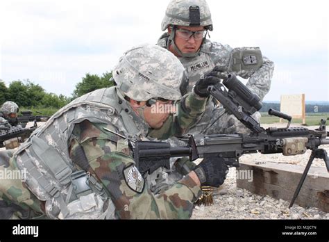 U.S. soldier teaches Serbian soldier weapons by EUCOM Stock Photo - Alamy