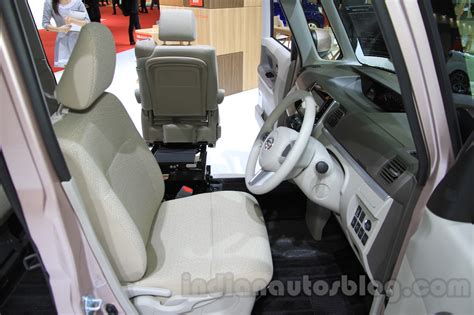 Daihatsu Tanto Welcome Seat front cabin at the 2015 Tokyo Motor Show