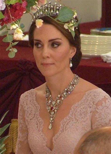 Kate Middleton - all the jewellery the Duchess of Cambridge has borrowed from the Queen ...