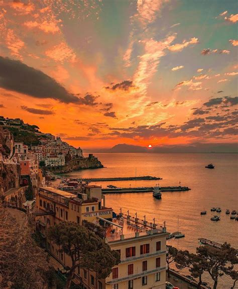 Sunset in Amalfi Coast - Italy 😍😍😍 Credits @dario_di_giorgio . # ...