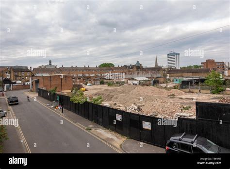 Brentford high street hi-res stock photography and images - Alamy