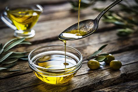 Huile d’olive : 4 bienfaits pour la santé, la peau, les cheveux et les muscles