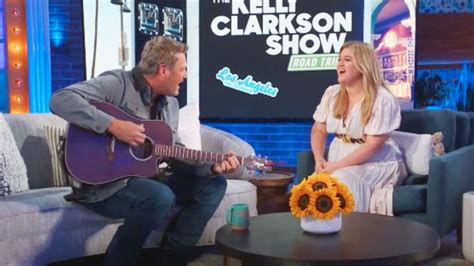 Blake Shelton & Kelly Clarkson Sing "Austin" Together