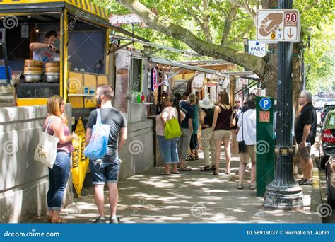 Portland Food trucks editorial photography. Image of sidewalk - 58919037