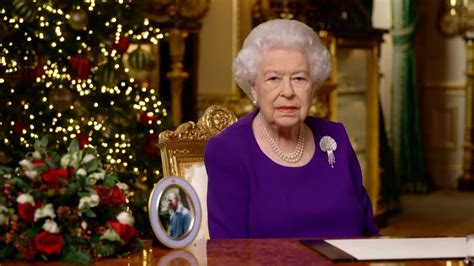 Queen Elizabeth II talks hope amid pandemic in Christmas speech