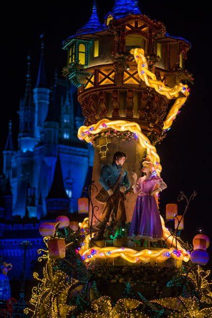 Best Tokyo Disneyland Attractions & Ride Guide - Disney Tourist Blog