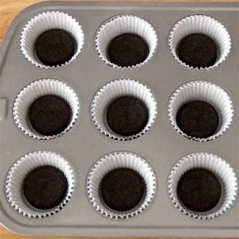 Oreo Cheesecake Cupcakes - TipBuzz