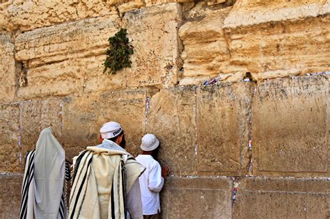 Reciting a Brief Prayer at the Wailing Wall in Jerusalem | Israel - Nomadic Experiences