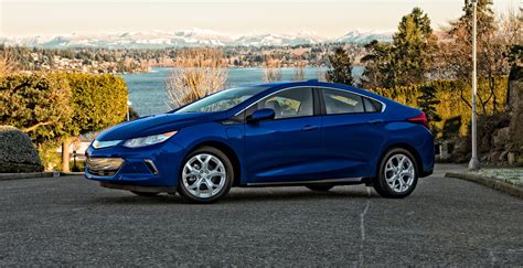 Video Review: Chevy Volt Impresses With Tech, Design and Driving Pleasure - The New York Times