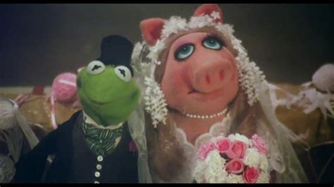 Muppet Songs: Miss Piggy - Never Before (Muppet Movie) - YouTube