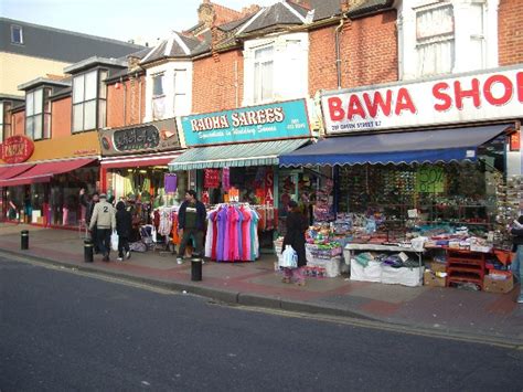 Sarees and Spices in East Ham © John Davies :: Geograph Britain and Ireland