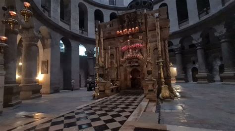 Rare video evidence of Jesus' tomb (inside the Aedicula!). Church of the Holy Sepulchre ...