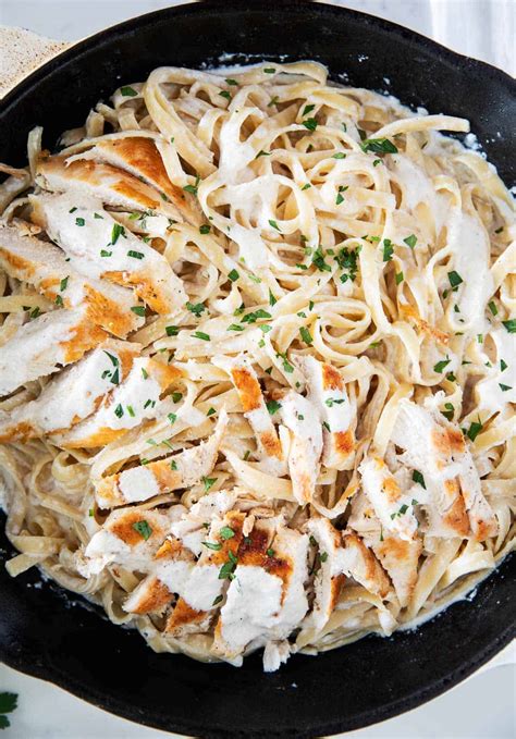 EASY Chicken Fettuccine Alfredo - I Heart Naptime