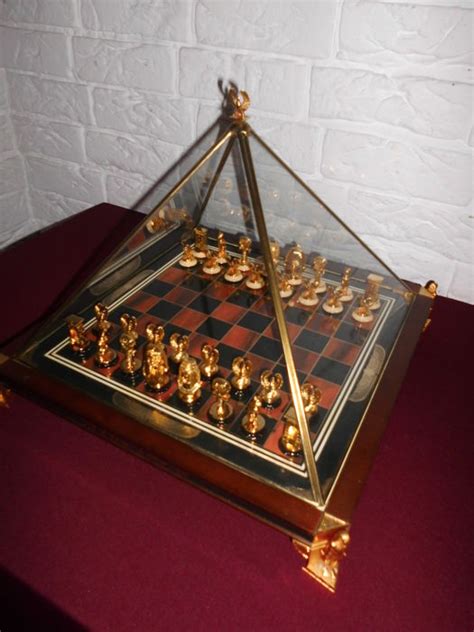 Franklin Mint - The King Tutankhamun Egyptian chess set - 24 carat gold ...