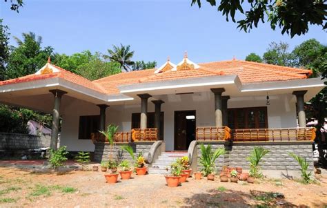 Kerala Traditional Home Design With Poomukham,Naalukettu - Home Pictures