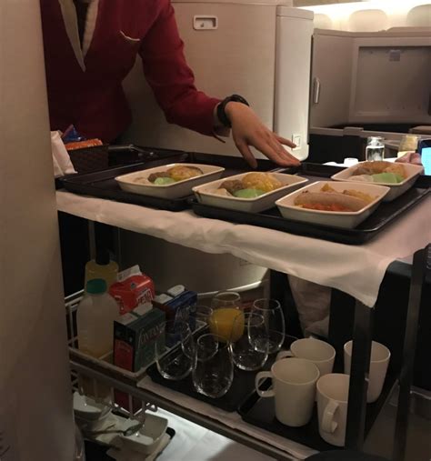 cathay-pacific-777-business-class-breakfast-service - Points with a Crew