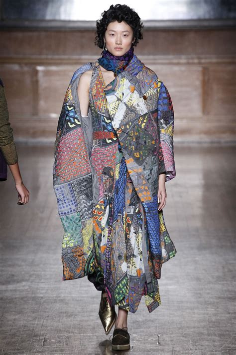 Vivienne Westwood Fall 2016 Ready-to-Wear Fashion Show | Fashion, London fashion week, Ready to wear