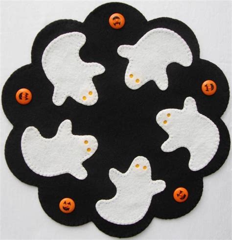 Wool Felt Quilt | Halloween felt crafts, Felt halloween, Halloween fabric crafts