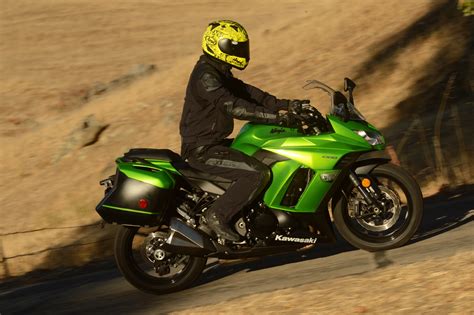 Kawasaki Ninja 1000 First Ride Review Video - MotoGeo