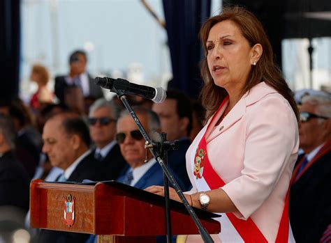 Perú aprueba adelantar las elecciones en el 2024