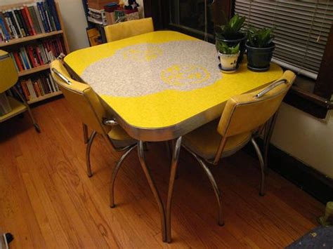 I love this table Wish it were mine ;) | Retro kitchen tables, Kitchen table wood, Top kitchen table