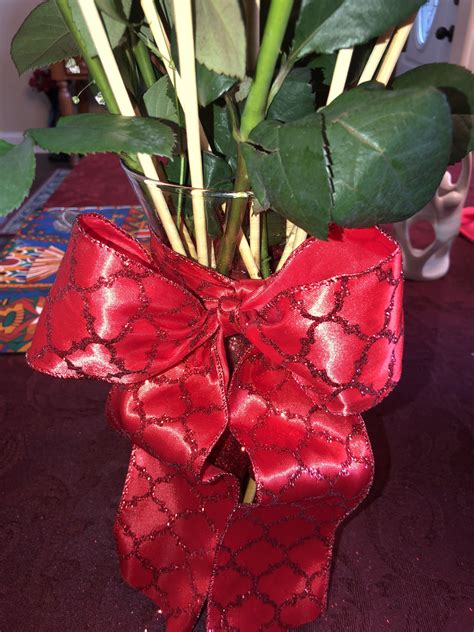 Chocolate dipped strawberries and rose bouquets for Valentines Day ...