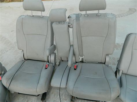 TOYOTA HIGHLANDER LEATHER SEATS - SET OF 5 ( FRONT PASSENGER 2ND & 3RD ...