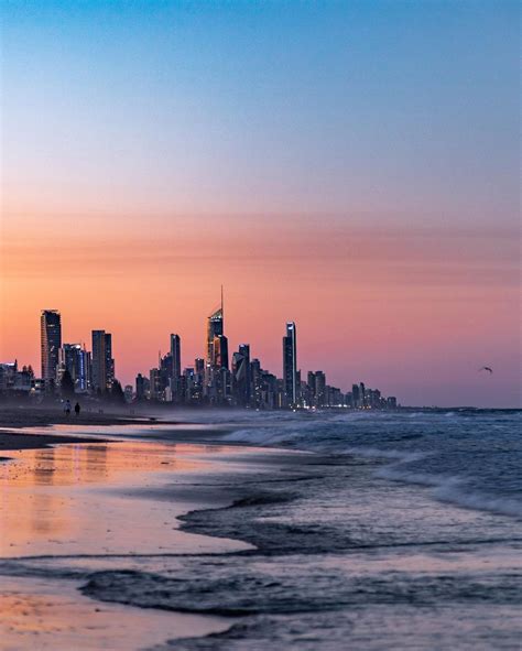 *🇦🇺 Sunset over Surfers Paradise (Gold Coast, QLD, Australia) by David Rowe (@davidrowe ...