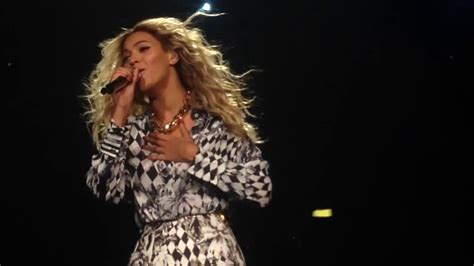 Chatter Busy: Beyonce Sings New Track "XO" Live For The First Time (VIDEO)