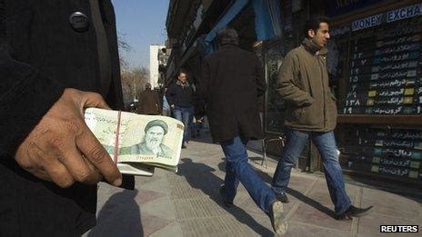 Iran currency crisis: Sanctions detonate unstable rial - BBC News