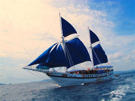 Phinisi is A Masterpieces of Konjos Tribe Sea Gypsien of South Sulawesi | Kapal, Indonesia