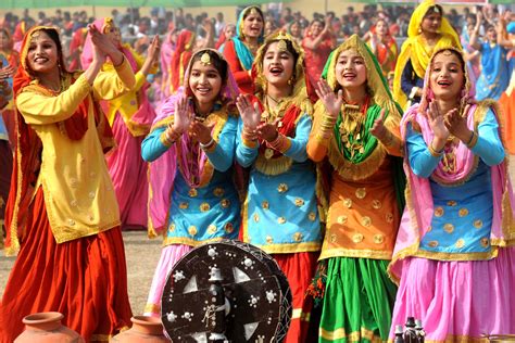 10 Greatest Punjabi Folk Songs Hummed By Every Punjabi - Sher E Punjab ...