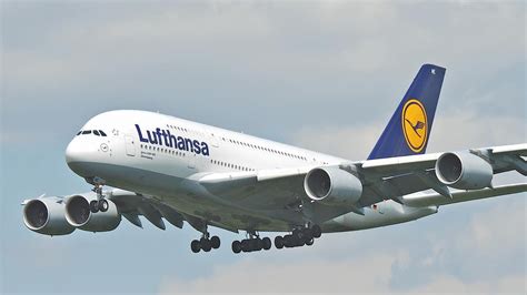 Lufthansa decommissions aircraft, predicts recovery will take years ...