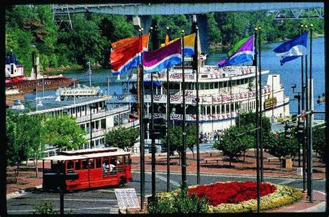 Nashville: General Jackson Showboat Dinner Cruise | GetYourGuide