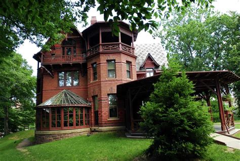 Guide to historic and famous Connecticut homes