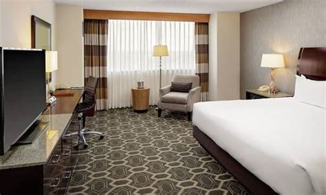 Downtown Tulsa Hotel Rooms & Hotel Suites - Doubletree