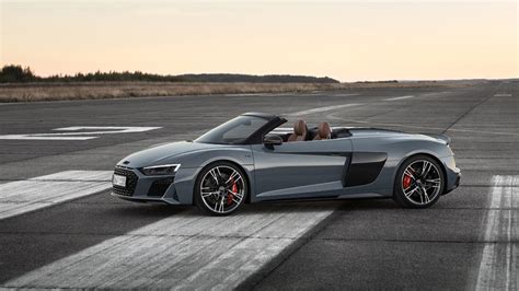 AUDI R8 V10 PERFORMANCE SPYDER REVIEW | Fast Car