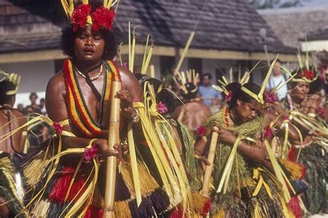 Women dancers, Ruul stick dance | Micronesian Culture | Micronesia | OzOutback