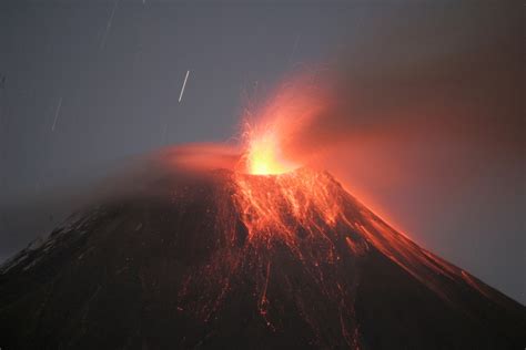 Explosive Eruption at Ecuador's Tungurahua Volcano [PHOTOS]