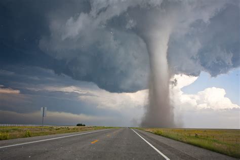 Tornadoes: Spinning Thunderstorms | AMNH