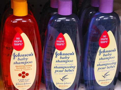 Group: Johnson's baby shampoo a cancer risk - CBS News