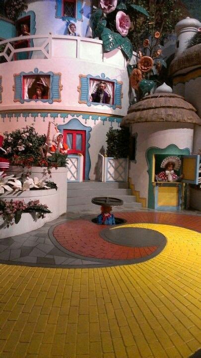 Pin on Interesting | Wizard of oz movie, Wizard of oz, Wizard of oz decor